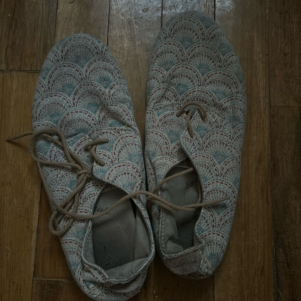 Sanuk shoes